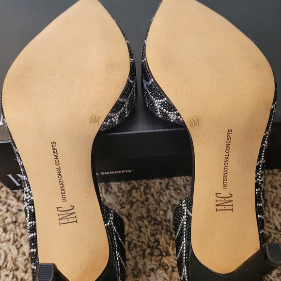 NWT Inc spiderweb heels size 6 rare - Picture 2 of 2